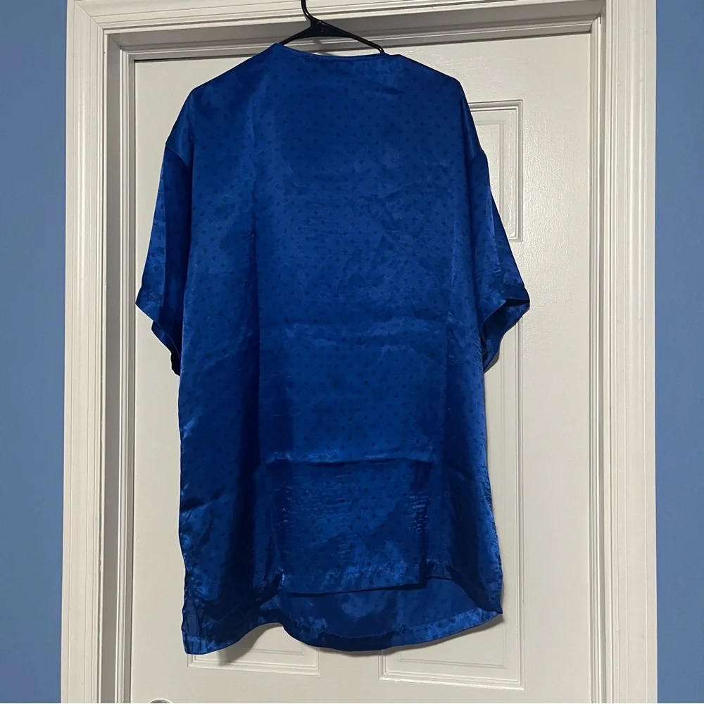 Vintage Victoria’s Secret gold label large blue patterned night shirt pajama top